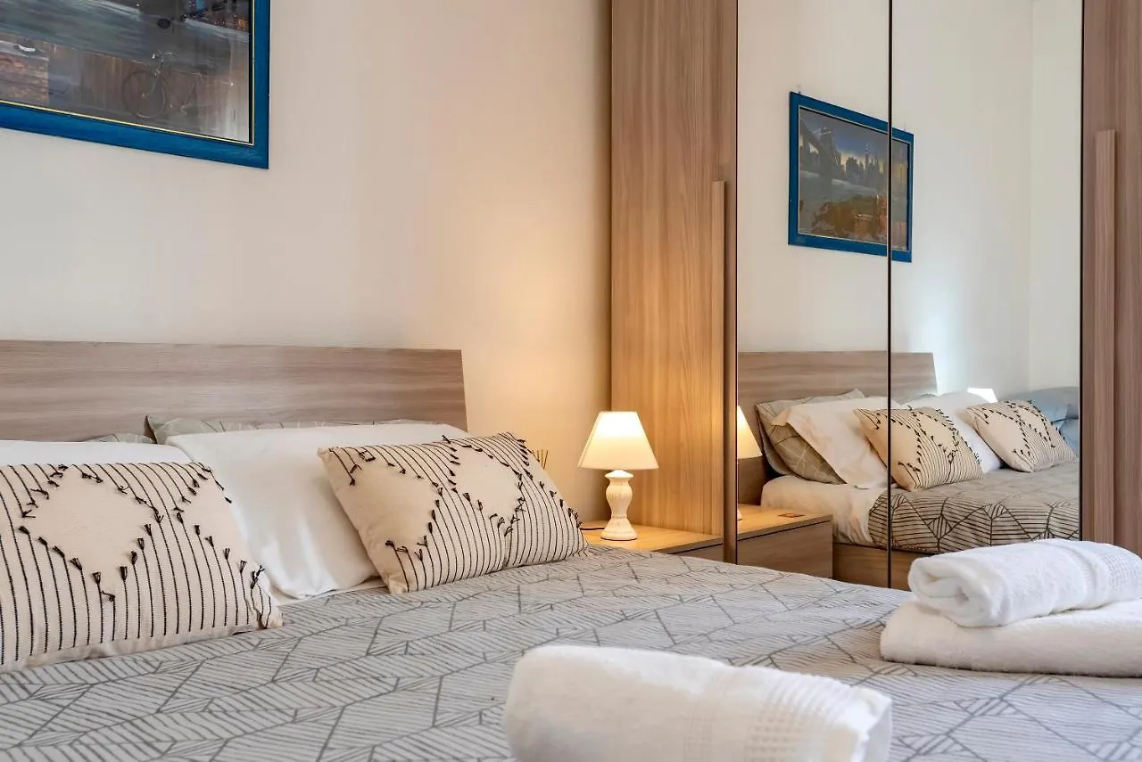 Sardinia Rooms Alghero 2*,  İtalya